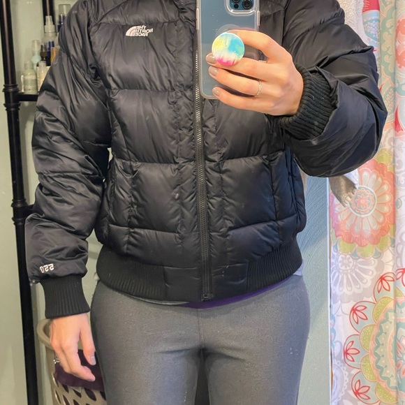 Womans north face puffer jacket - Picture 8 of 12